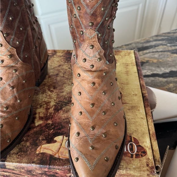 Old Gringo Hosifukami Oryx Tan  Leather Boots with Stud Accents - Picture 9 of 13